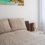 شقة Soleil Bleu Beachfront Getaway - Sea View & Direct Access *