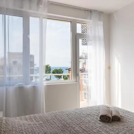 アパート Soleil Bleu Beachfront Getaway - Beachfront Apartment With Sea View - Airport Meet & Greet - Free Parking - Nessebar