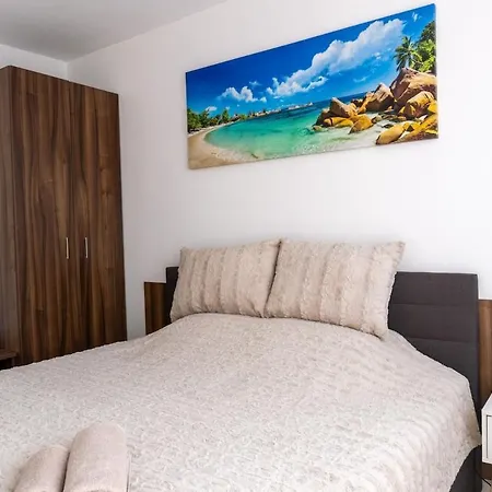 Apartment Soleil Bleu Beachfront Getaway