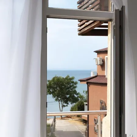 Soleil Bleu Beachfront Getaway - Beachfront With Sea View - نيسيبار
