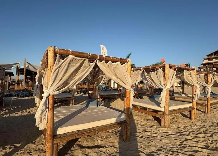 Soleil Bleu Beachfront Getaway Νεσέμπαρ